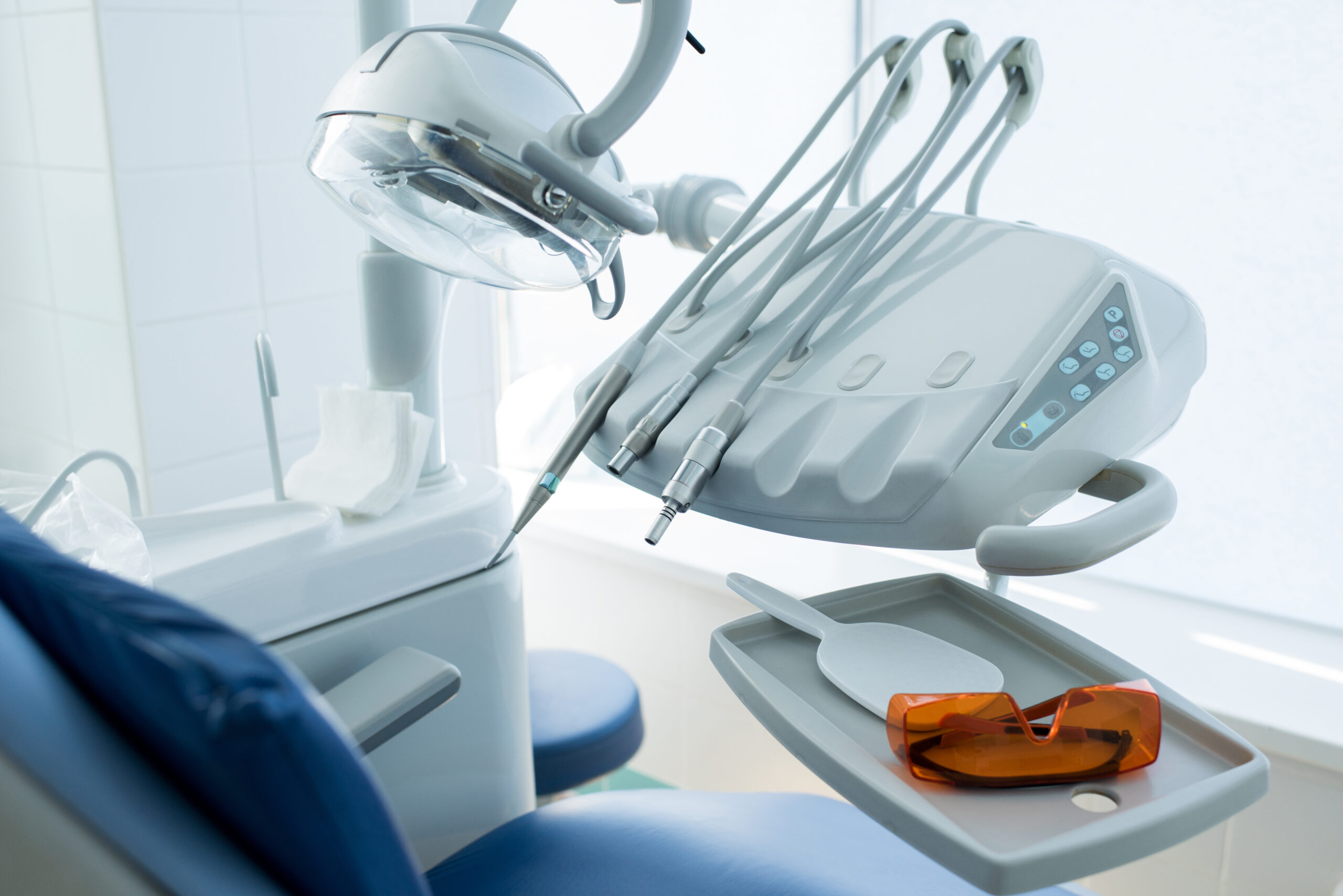 strumenti-dentista-devitalizzazione-centro-odontoiatrico